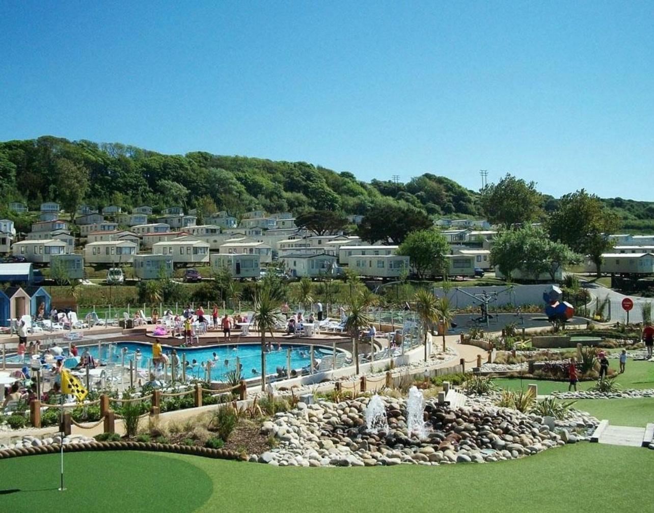 F&G Getaways Hotel Wyke Regis Екстериор снимка