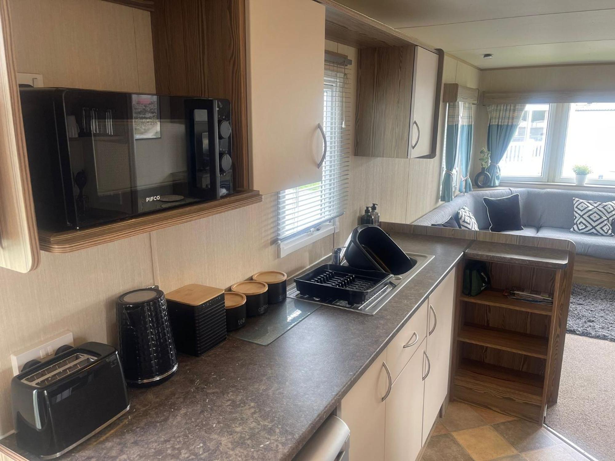 F&G Getaways Hotel Wyke Regis Екстериор снимка