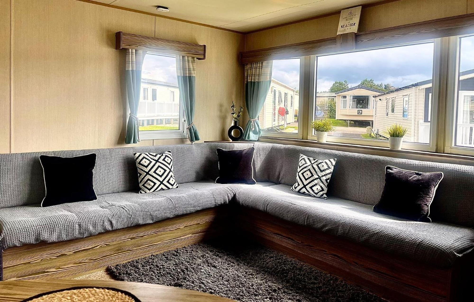 F&G Getaways Hotel Wyke Regis Екстериор снимка