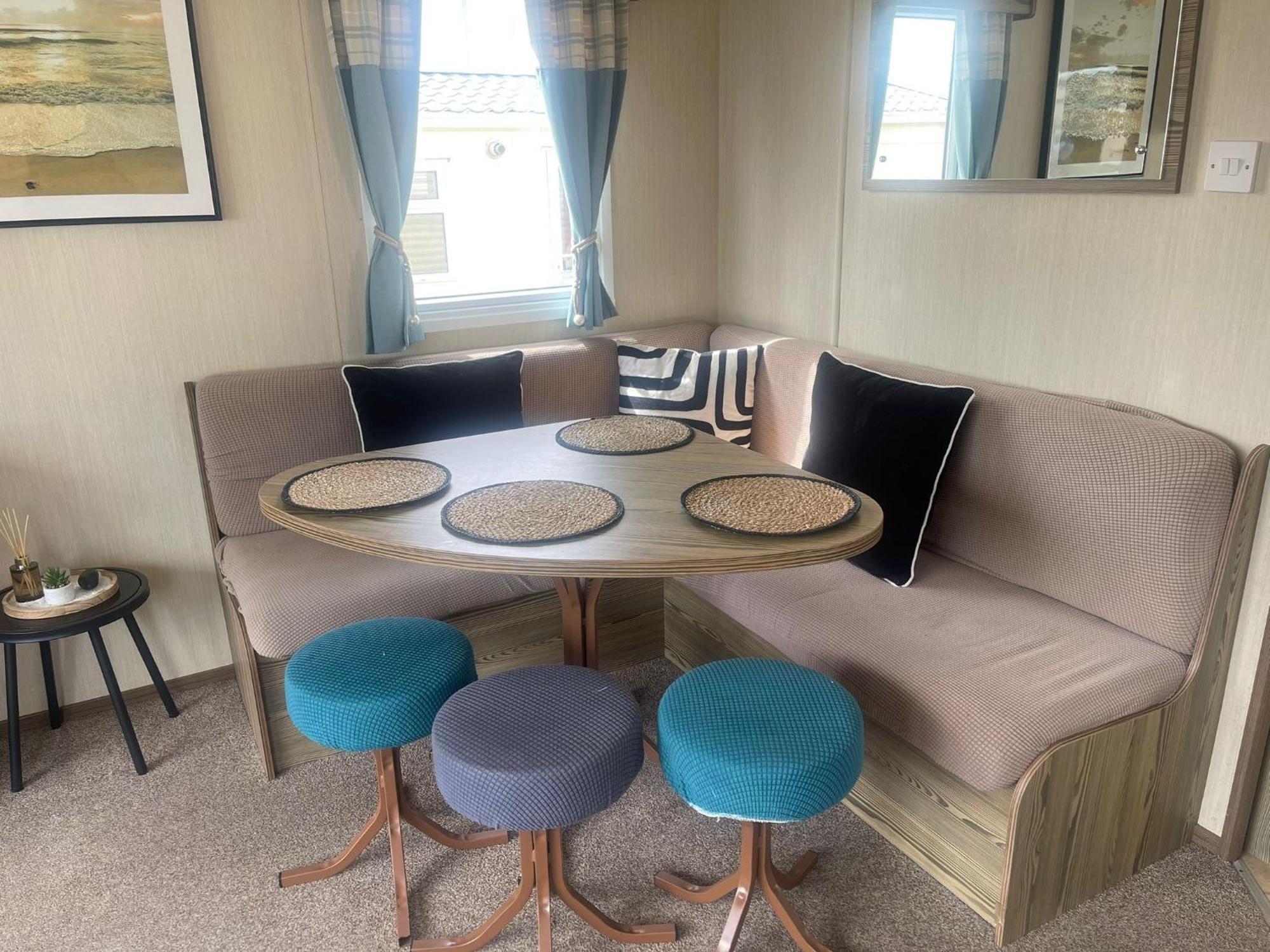 F&G Getaways Hotel Wyke Regis Екстериор снимка
