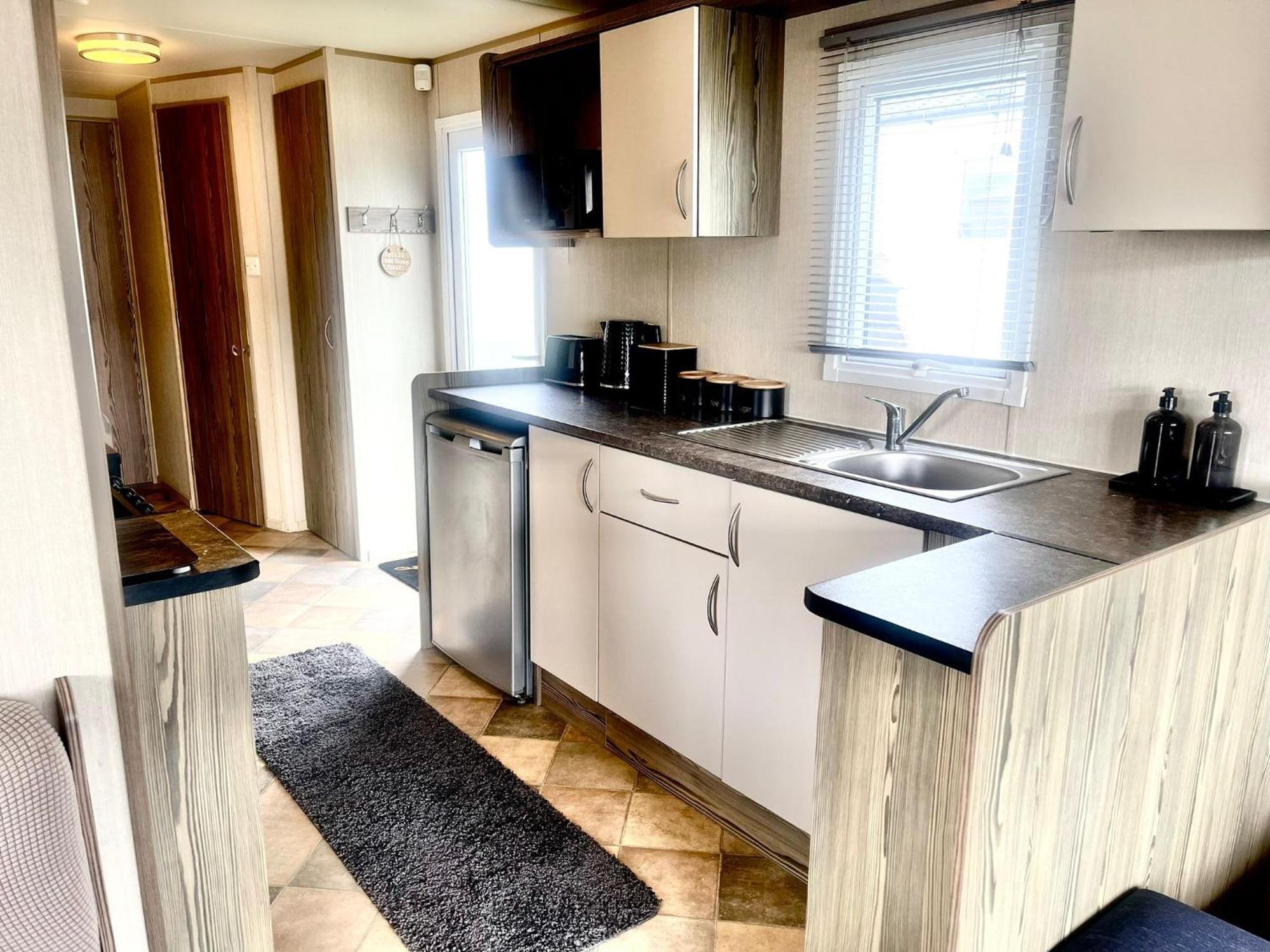 F&G Getaways Hotel Wyke Regis Екстериор снимка
